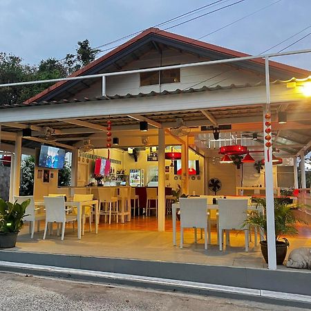 Elephant Sports Bar And Accommodation Phuket Exterior photo