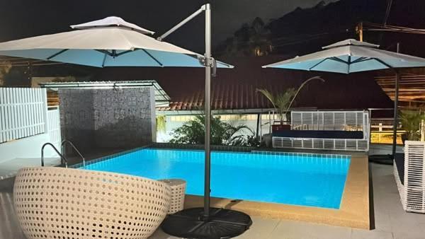 Elephant Sports Bar And Accommodation Phuket Exterior photo